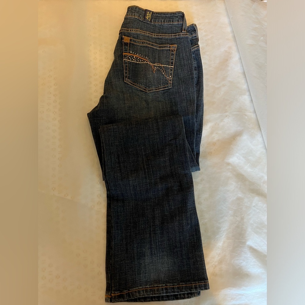 Aura jeans size 8 average